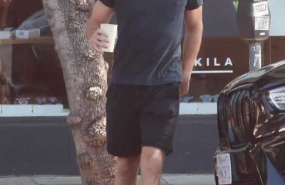 街拍丨克里斯·派恩在洛杉矶街头买咖啡