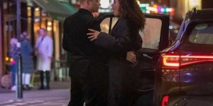 街拍丨本·哈迪和杰西卡·普拉默在伦敦街头拥吻，跟拍电影似的