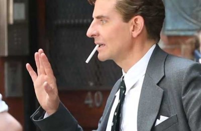 片场丨布莱德利·库珀继续拍摄《音乐大师》，叼烟的样子有点帅