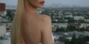 高清丨芭比美人安雅·泰勒-乔伊为艾美奖红毯拍摄幕后写真