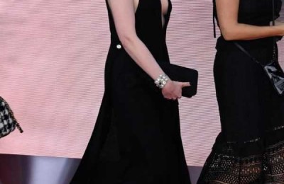 活动丨拉米·马雷克携女友露西·宝通出席《007：无暇赴死》全球首映礼