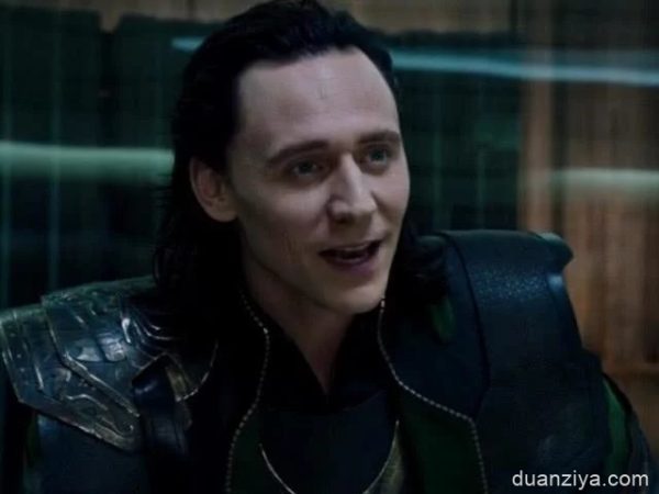 同样是忘台词：洛基靠卖萌，钢铁侠靠发挥，他是真的绝望！-插图1