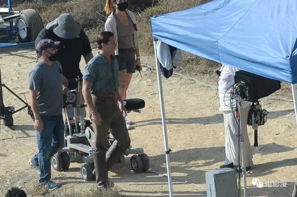 片场丨布拉德·皮特正在洛杉矶拍摄《巴比伦》-插图1
