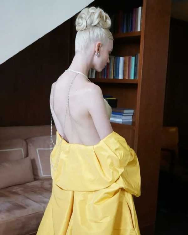 高清丨芭比美人安雅·泰勒-乔伊为艾美奖红毯拍摄幕后写真-插图8