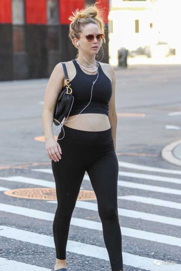 街拍丨怀孕的詹妮弗·劳伦斯前往纽约一家健身房-插图12