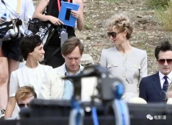 片场丨伊丽莎白·德比齐在西班牙拍摄《王冠》第五季-插图5