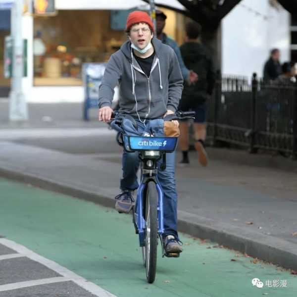 街拍丨卷西在纽约街头骑单车-插图5
