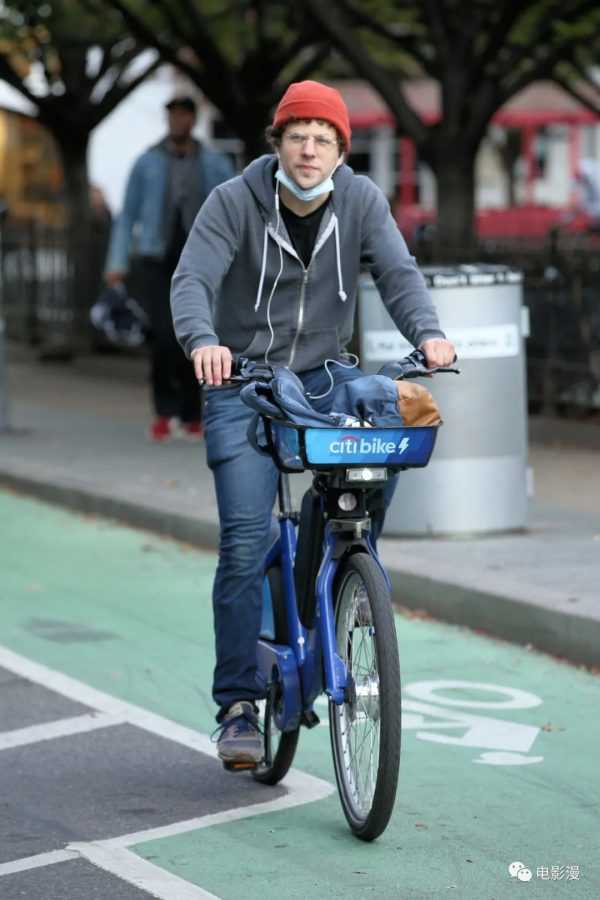 街拍丨卷西在纽约街头骑单车-插图7