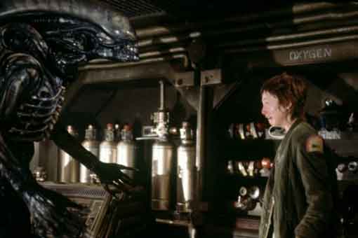 ridley-scott-alien-returning-theaters-01-750x500-1