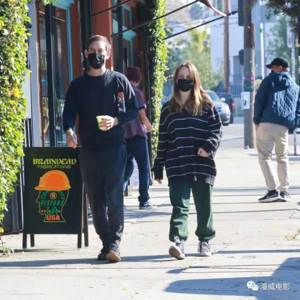 托比和女儿在洛杉矶购物新街拍-插图4