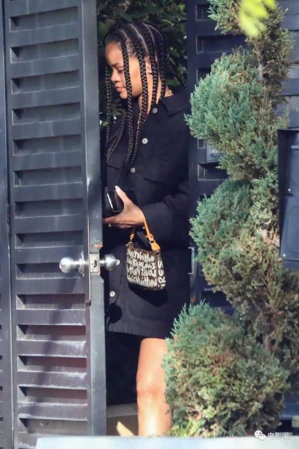 街拍丨蕾哈娜离开男友A$AP Rocky位于洛杉矶的住宅-插图2