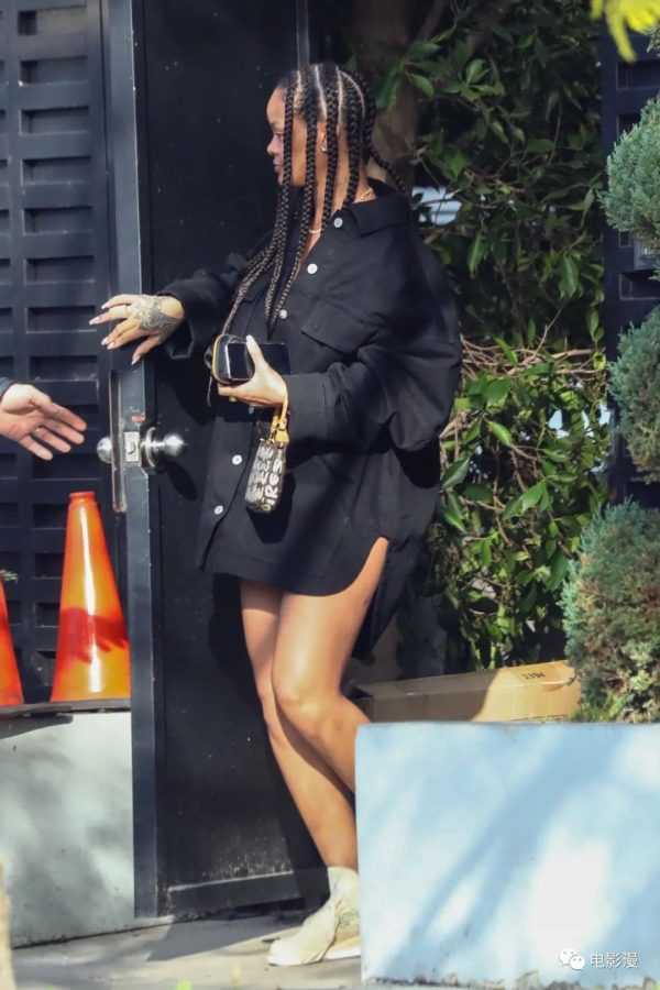 街拍丨蕾哈娜离开男友A$AP Rocky位于洛杉矶的住宅-插图3