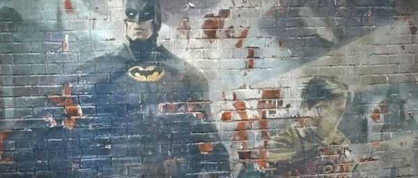 《蝙蝠女》片场照曝光，出现蝙蝠侠罗宾彩蛋，神秘反派也现身缩略图