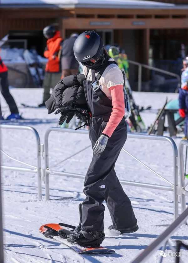 街拍丨美女子肯豆在阿斯彭滑雪场度假-插图10