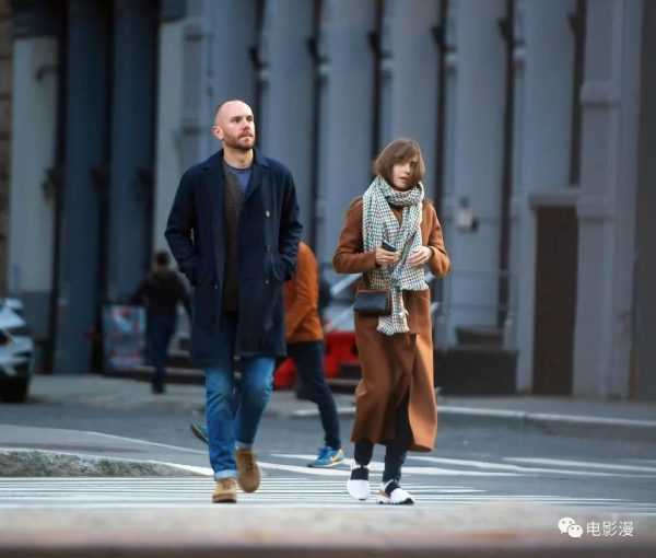街拍丨莉莉·柯林斯和老公查理在纽约街头-插图5