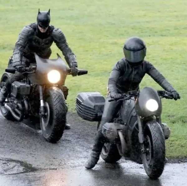 翻车了，一些蝙蝠侠和猫女摩托照缩略图