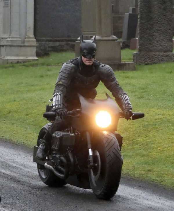 翻车了，一些蝙蝠侠和猫女摩托照-插图5