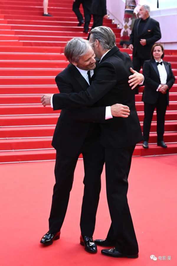 活动丨磕到了！拔叔和维果·莫滕森在戛纳电影节红毯上牵手拥抱-插图6