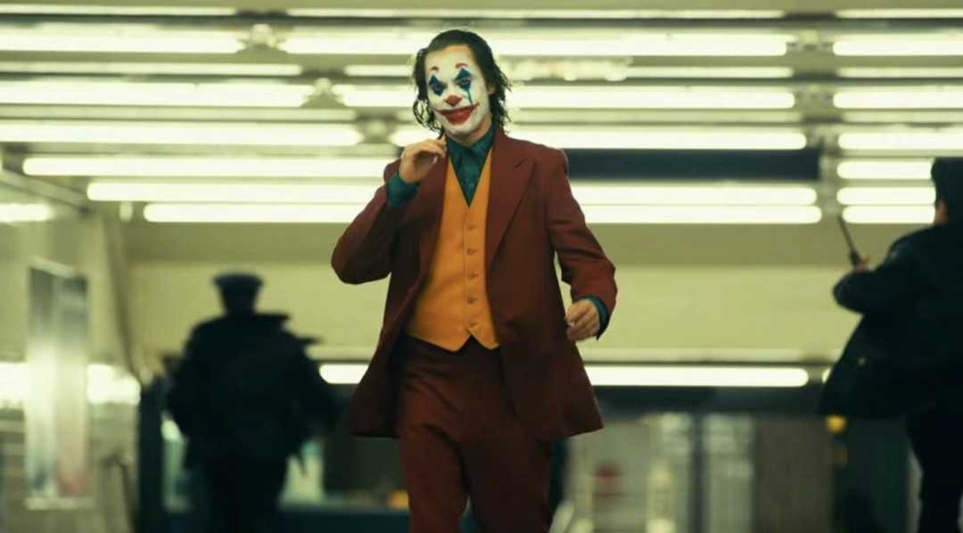 2019年大热DC电影《小丑》首次确认在运作第二部-插图1