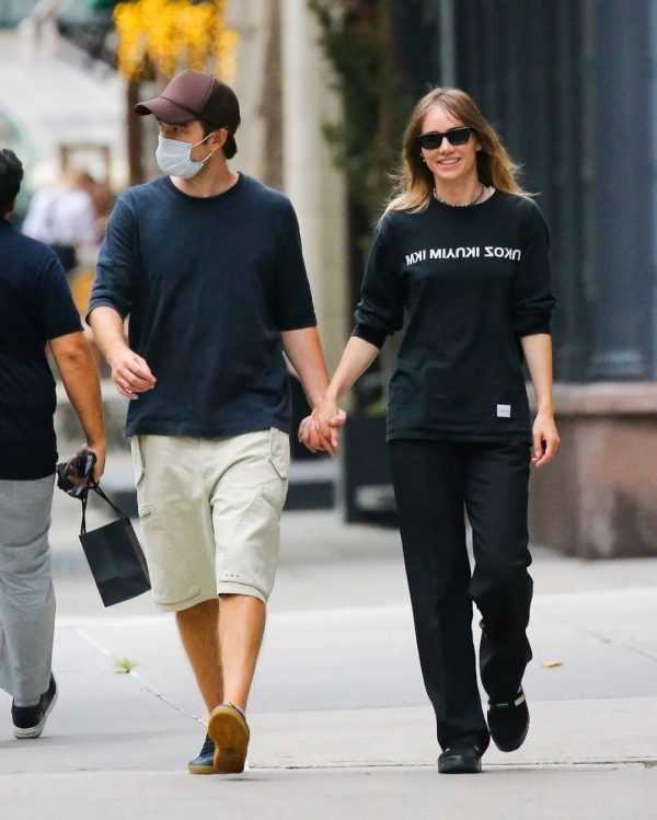 街拍丨罗伯特·帕丁森和女友在纽约街头手牵手散步-插图2