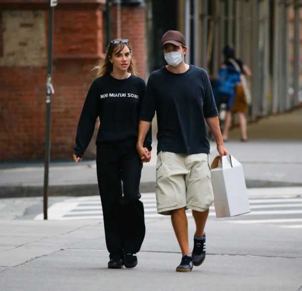 街拍丨罗伯特·帕丁森和女友在纽约街头手牵手散步-插图10