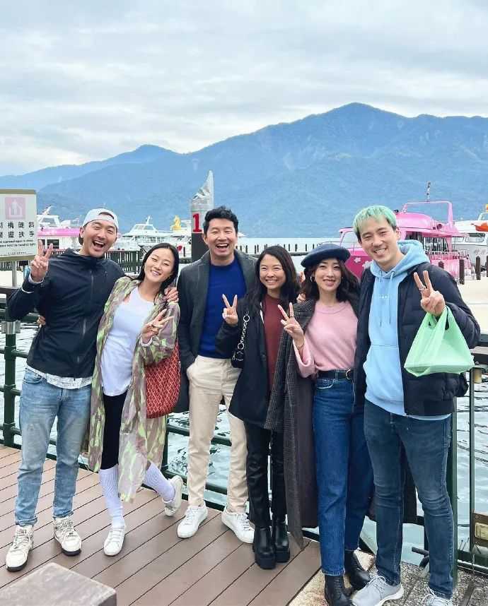 刘思慕与女友到台湾度假，女友是一名高级经理，刚登上福布斯榜-插图2
