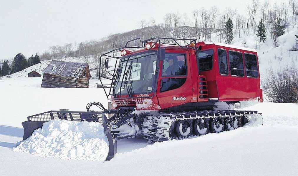 “鹰眼”杰瑞米·雷纳在铲雪时遭遇意外，希望早日康复-插图3