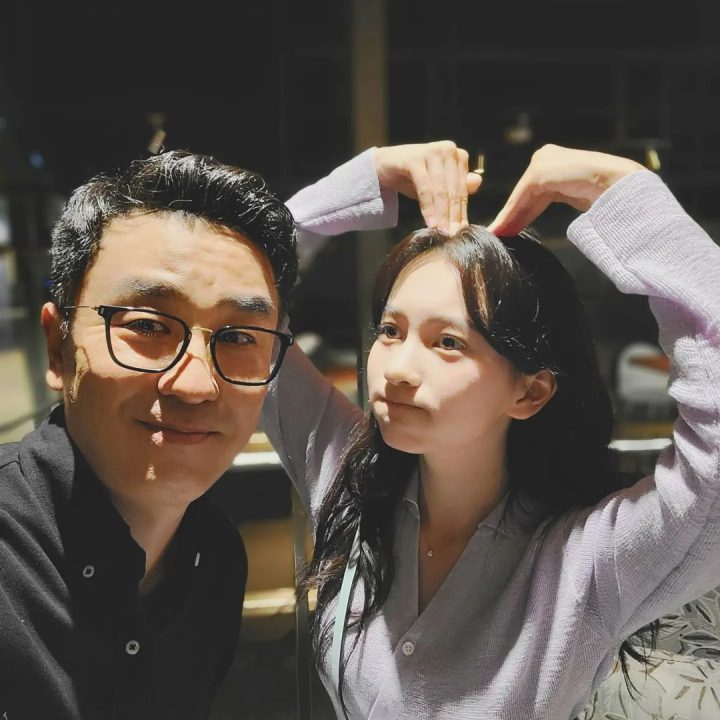 「催泪父女」柳承龙与葛潇辕10年后再度合作！《7号房的礼物》粉丝欢欣鼓舞：「女儿已长成，父亲依旧不变」-2