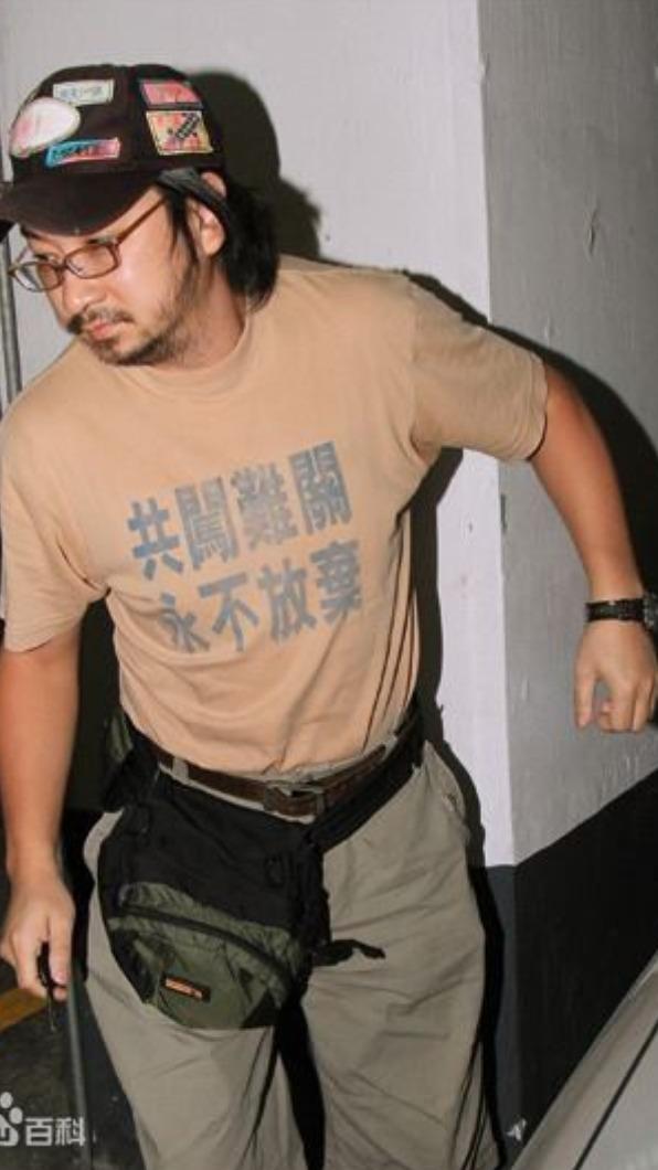 刘德华的亲弟罕见现身！意外成为胡须大叔，全场观众目瞪口呆：完全认不出来-2