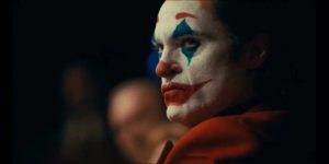 《小丑2》中华金·菲尼克斯全情投入，拍摄期间频繁自伤缩略图