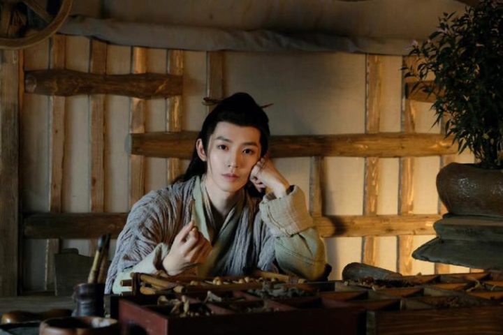 近一年排名前十的古装剧播放指数：赵露思主演的《神隐》位居第4，《一念关山》排名第2，第一名的剧集大受欢迎-1