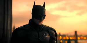 《新蝙蝠侠2》上映日期推迟一年，好莱坞编剧和演员罢工影响剧本编写和拍摄缩略图