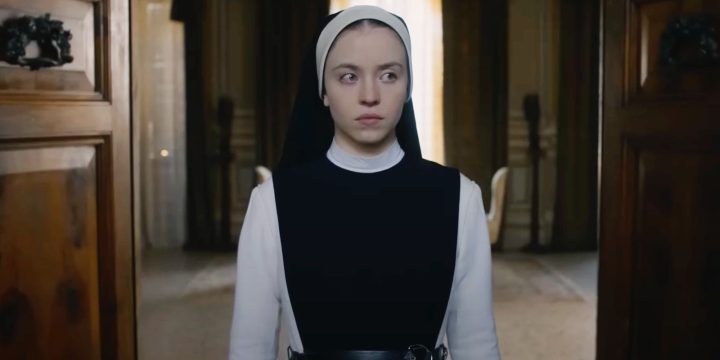 西德妮·斯威尼的恐怖电影因血腥与宗教元素受到好评-2