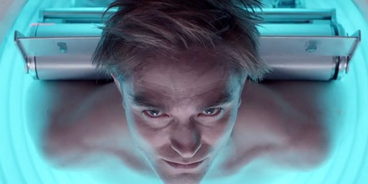 罗伯特·帕丁森在科幻新片CinemaCon预告中击败自己的替身-1