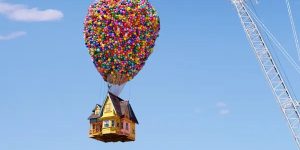 美国民宿租赁巨头"爱彼迎"Airbnb近日推出《飞屋环游记》中的“飞屋”租赁缩略图