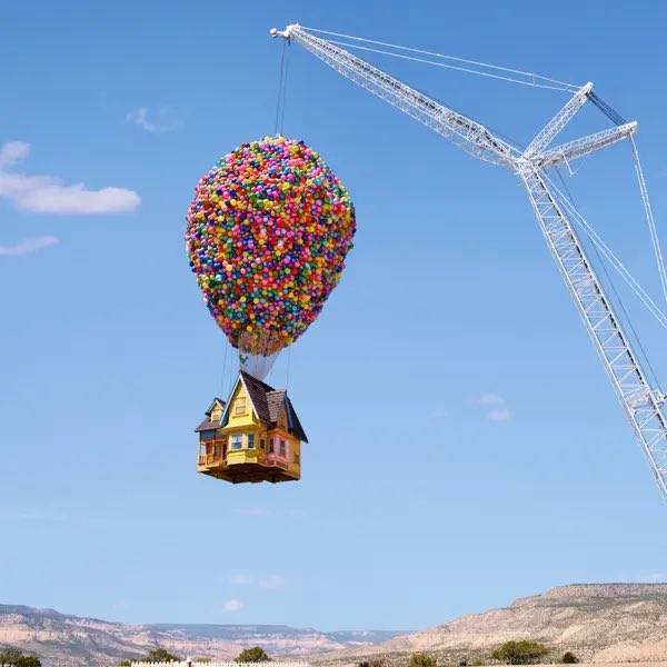 美国民宿租赁巨头"爱彼迎"Airbnb近日推出《飞屋环游记》中的“飞屋”租赁