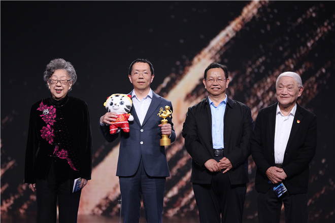 第31届大影节圆满结束 祖峰与蒋勤勤荣获年度最佳男女演员