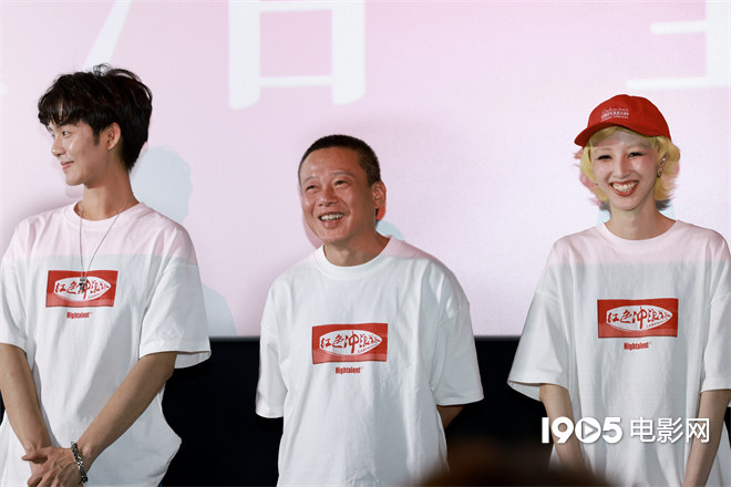 《Red Surfboard Premieres, Lee Chi-Ting Expresses Willingness for a Sequel》