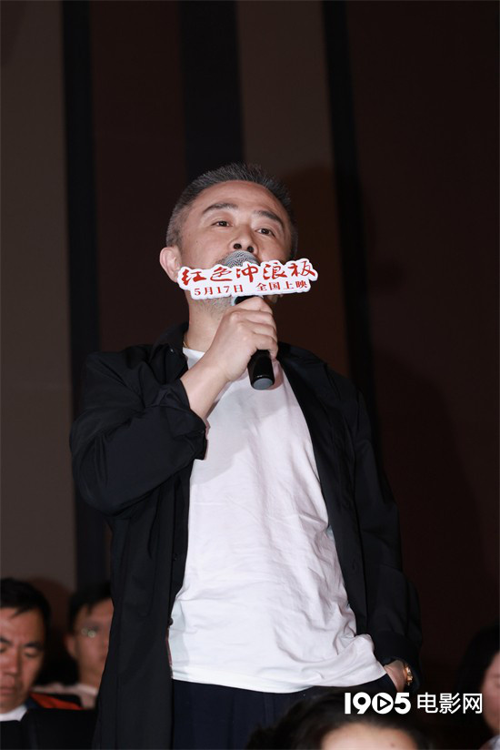 《Red Surfboard Premieres, Lee Chi-Ting Expresses Willingness for a Sequel》