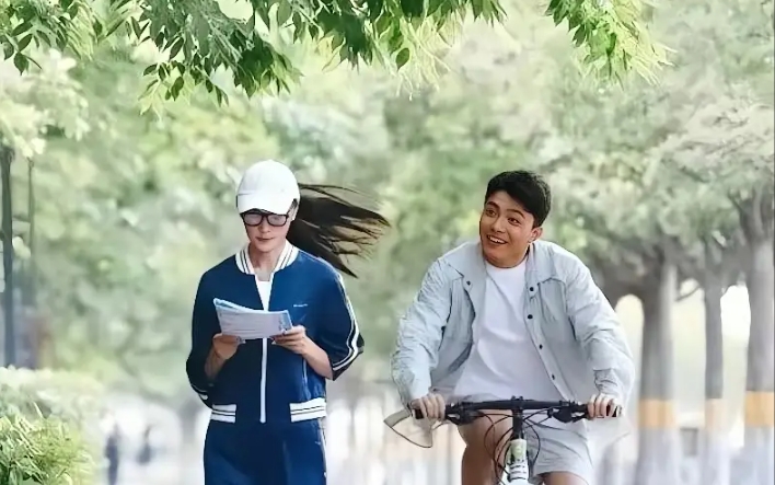 《发小》：尤浩然领衔，才女吕乐自编自导的温情之作