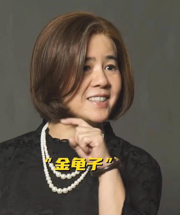57岁的金龟子变身反派，新发型让人眼前一亮，连女儿都惊呆了！