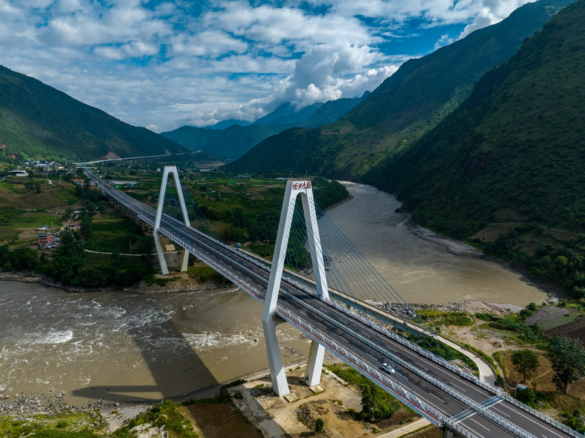 电影《边境电影院》开拍，跟着镜头去旅行