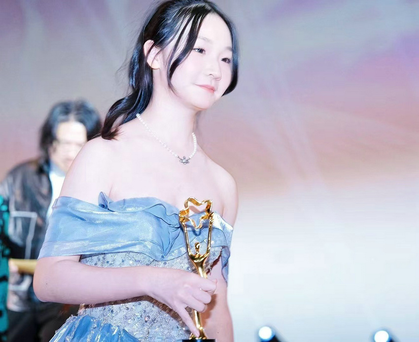 姚景源首部主演电影《西千佛洞》拿下最佳新人奖