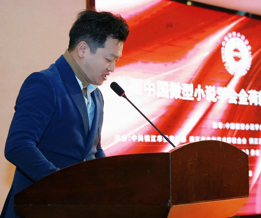 张智焜导演的《姑姑的毕业典礼》拿下金荷新媒体十佳纪录片奖