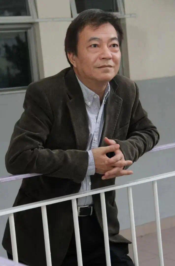 67岁的廖伟雄说自己中风了，下半身没感觉，之前转行做生意还破产欠了40万