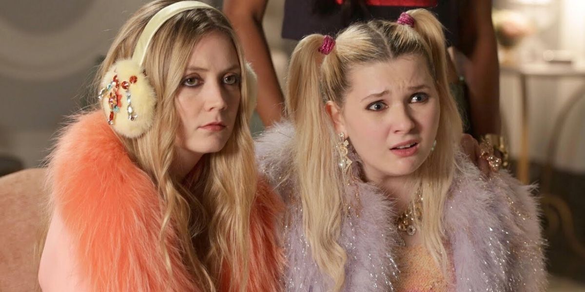 暗黑女王归来！瑞安·墨菲密造新作 Billie Lourd再披香奈儿战袍