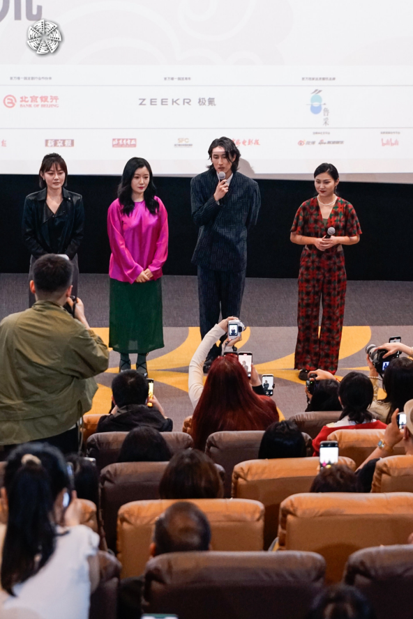 温柔觉醒！李珈西双镜叙事破译女性成长密码