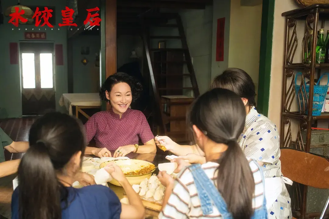 黑帮教父改行包饺子？刘伟强65岁银幕重生记：抢拍「水饺皇后」竟因童年执念