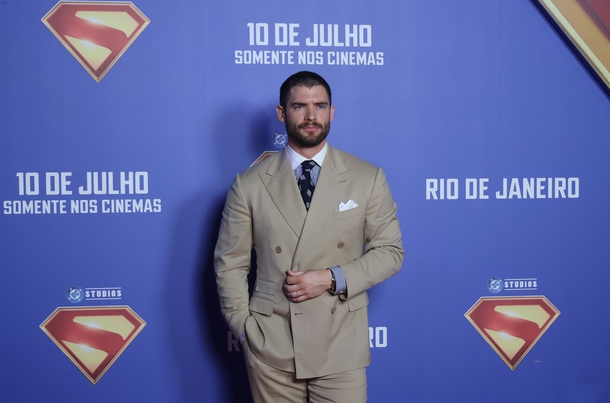 DC《超人》引爆里约首映！新超人携女友露易丝惊艳红毯，7.11全球开战
