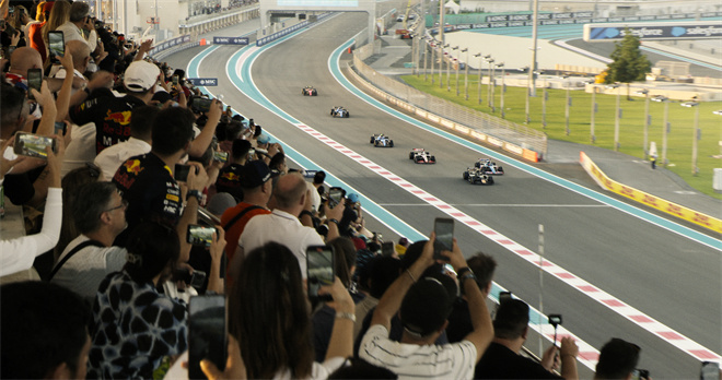 汉斯·季默操刀热血原声！《F1：狂飙飞车》“激情乐章”特辑全球曝光